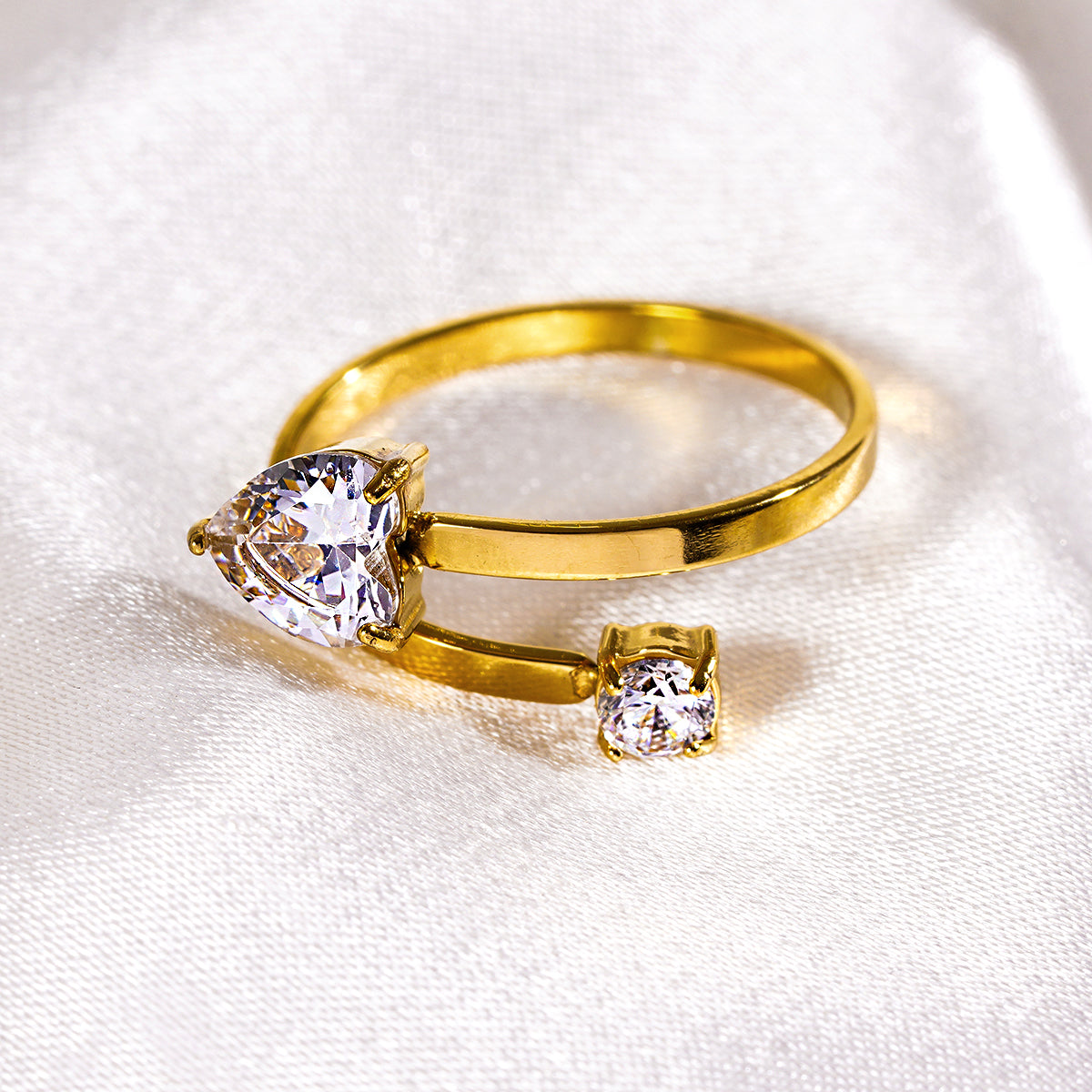 RIZALINA: Classic Band Ring Anchoring Heart Shaped & Rounded Zirconia Gemstones