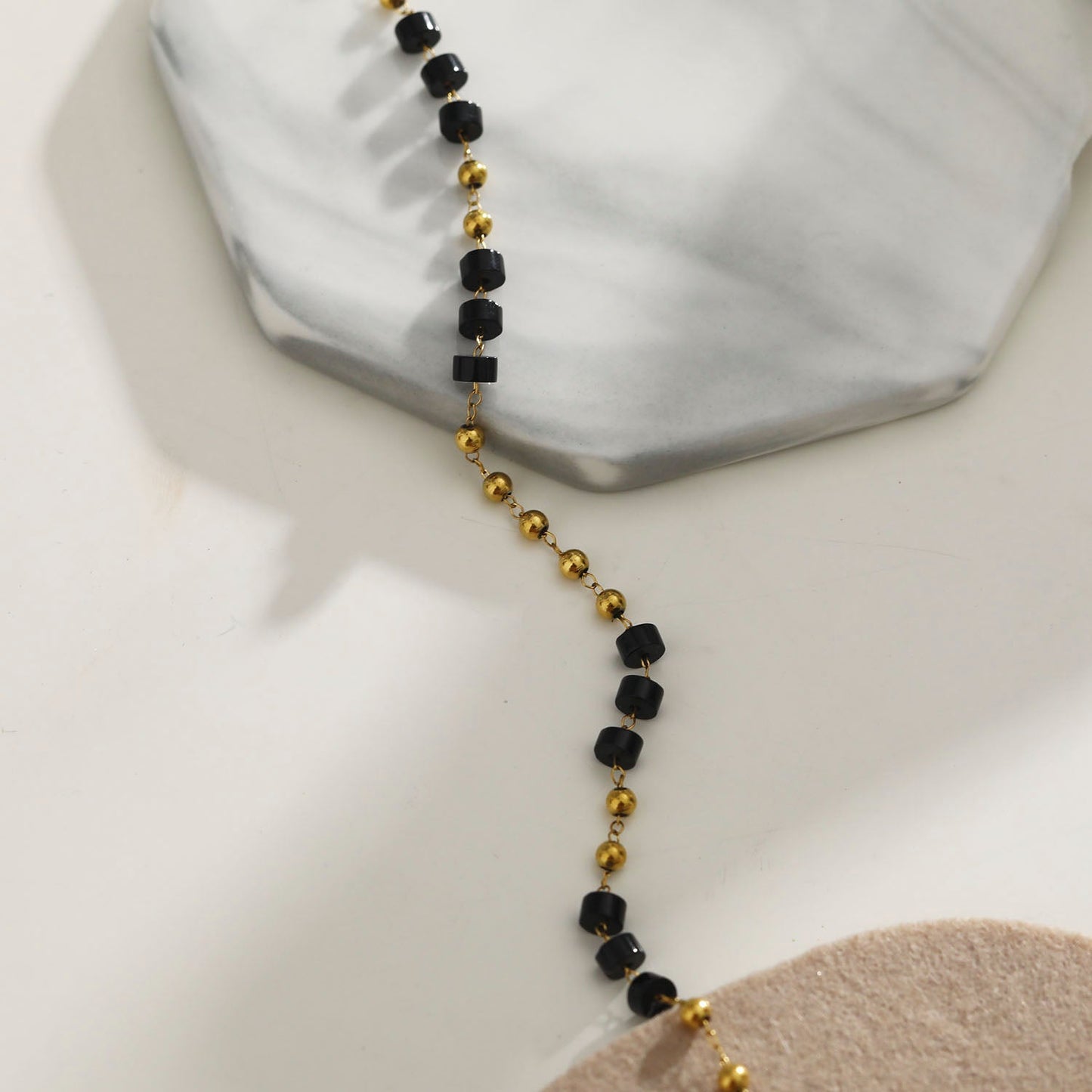 ROSARIO: Black Onyx and Gold Beaded Chain Bracelet