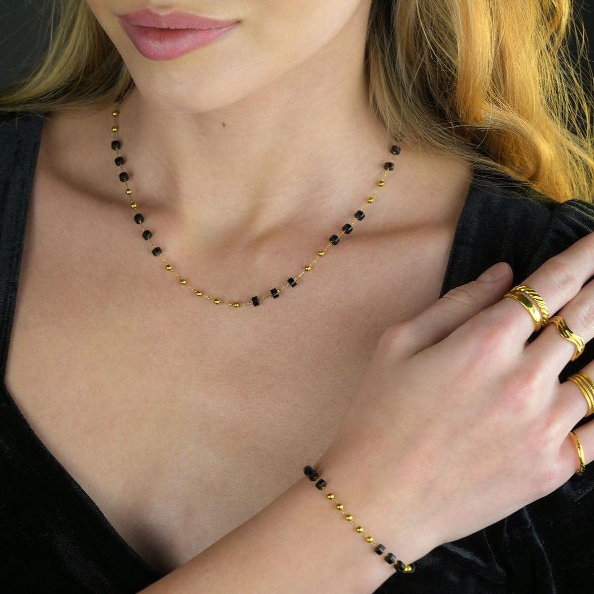 SANTA CRUZ Black: Gold & Black Onyx Beaded Chain Necklace