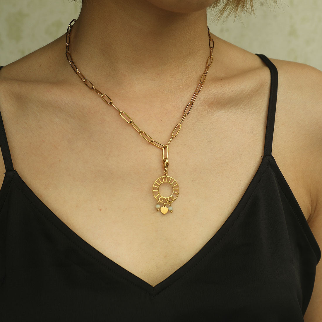 AVERY Charm Necklace Gold
