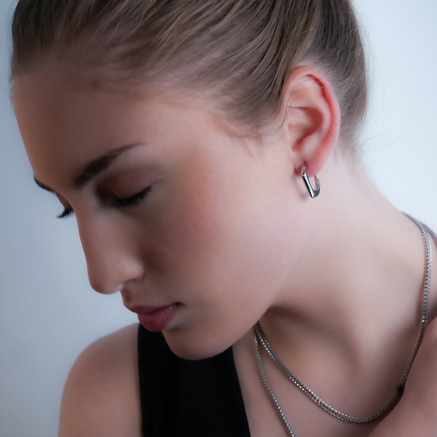 Style SOLOMA Silver Toned (White Gold): Retro Industrial-Chic Style Hoop Earrings