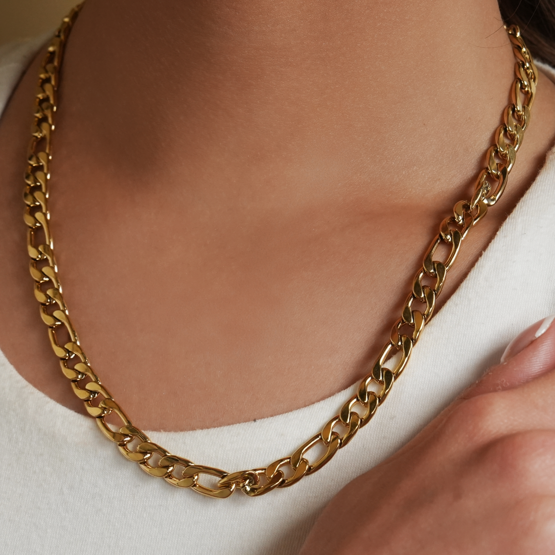 Style SUTTON: Cuban-Link Statement Chain Necklace in Gold