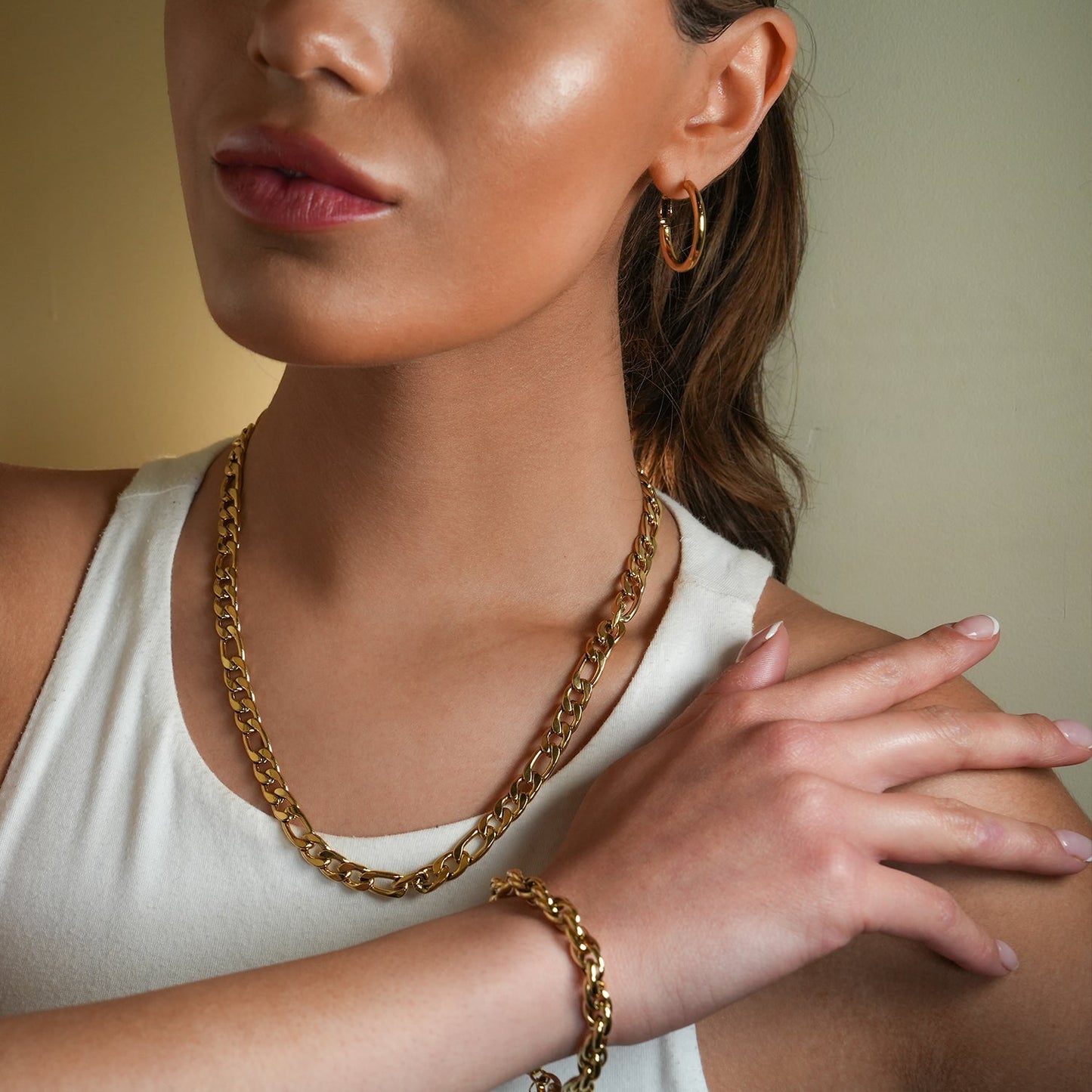 Style SUTTON: Cuban-Link Statement Chain Necklace in Gold