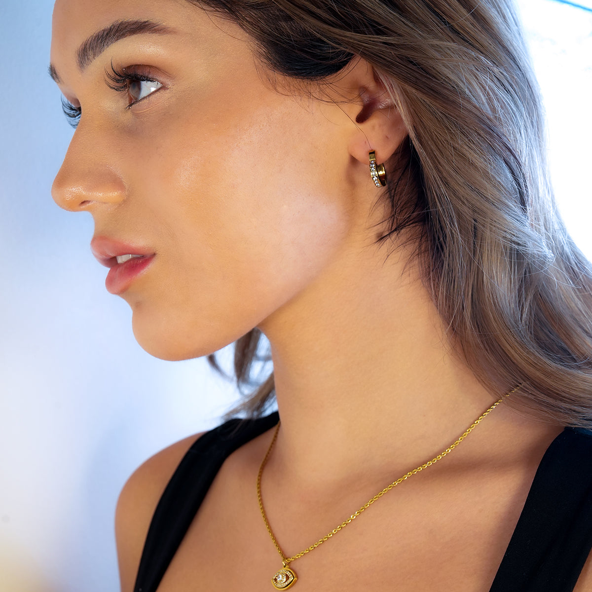 Style TENDER Gold: Heart Shaped Pavé Zirconia Embedded Mini Hoops