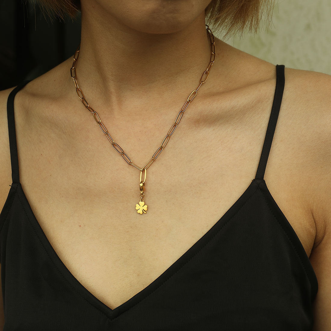 AVERY Charm Necklace Gold