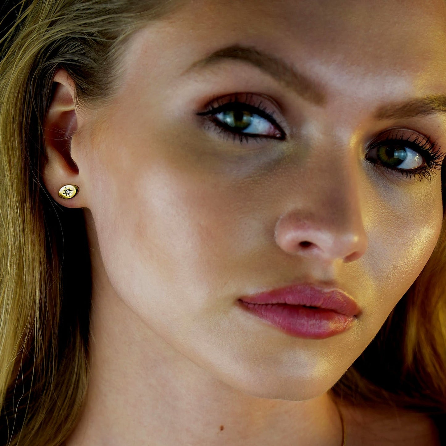 TINDRA: Oval Shaped Gold Stud Earrings Featuring a Solitaire Zirconia